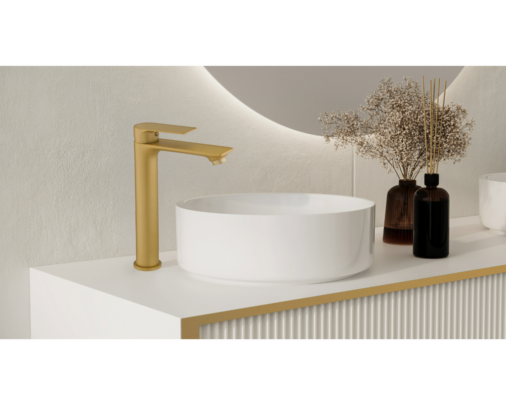 Grifería dorada: por qué este acabado es la estrella de 2025 (y cómo mantenerlo)